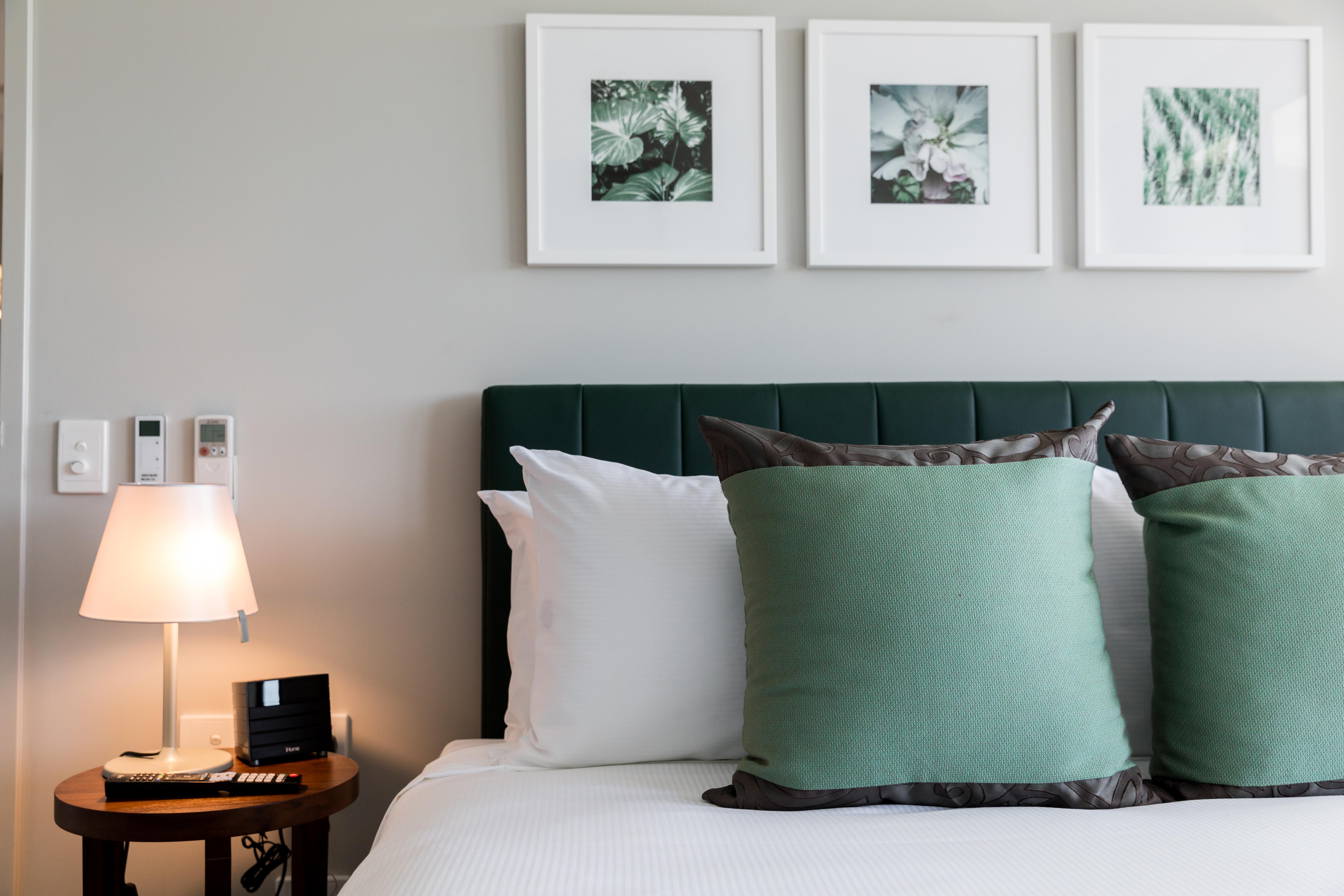 The Branksome Hotel & Residences Sidney Exterior foto A bedroom at the hotel
