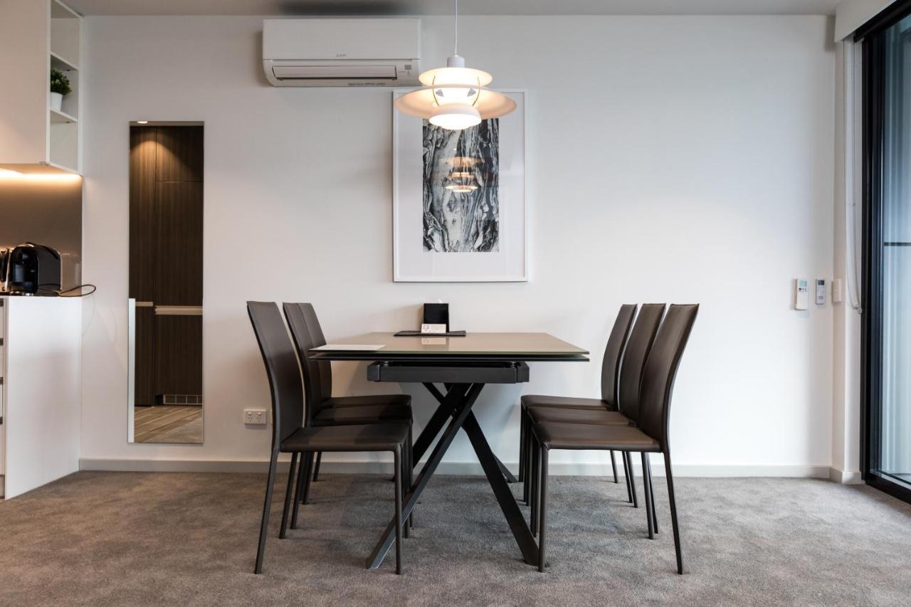 The Branksome Hotel & Residences Sidney Exterior foto A dining room in a modern apartment