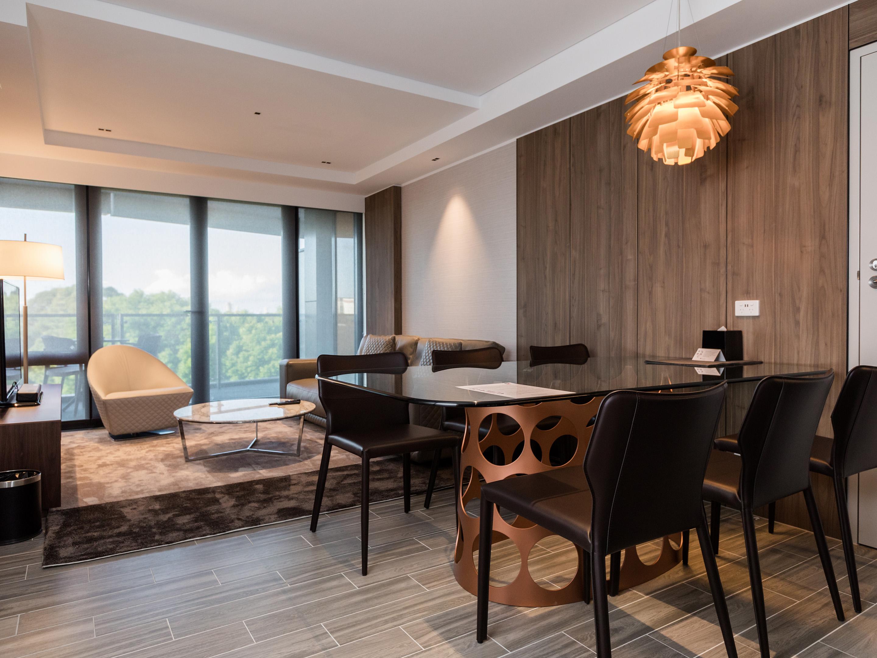 The Branksome Hotel & Residences Sidney Exterior foto A typical apartment interior