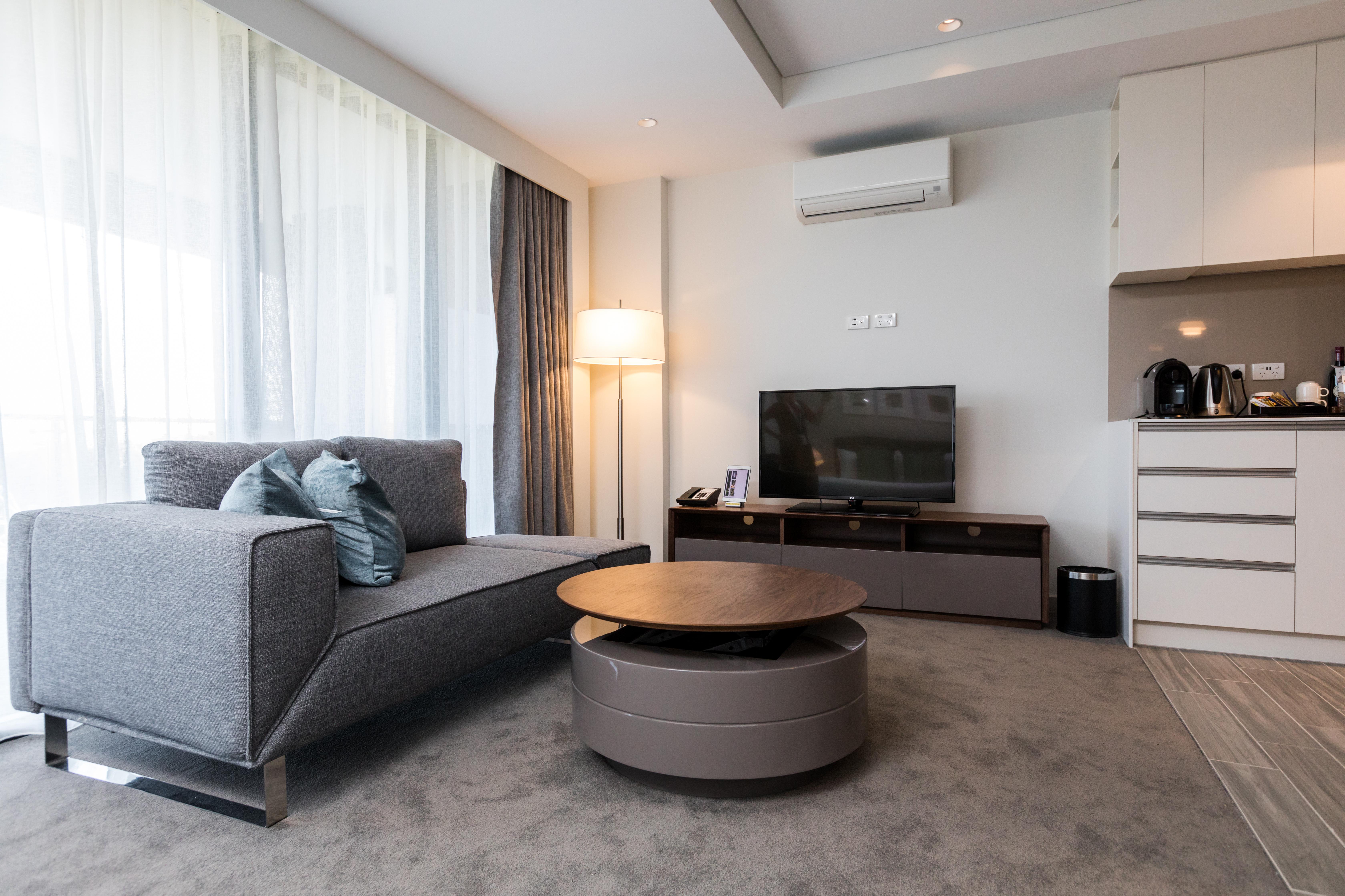 The Branksome Hotel & Residences Sidney Exterior foto A living room in a serviced apartment in Melbourne, Australia