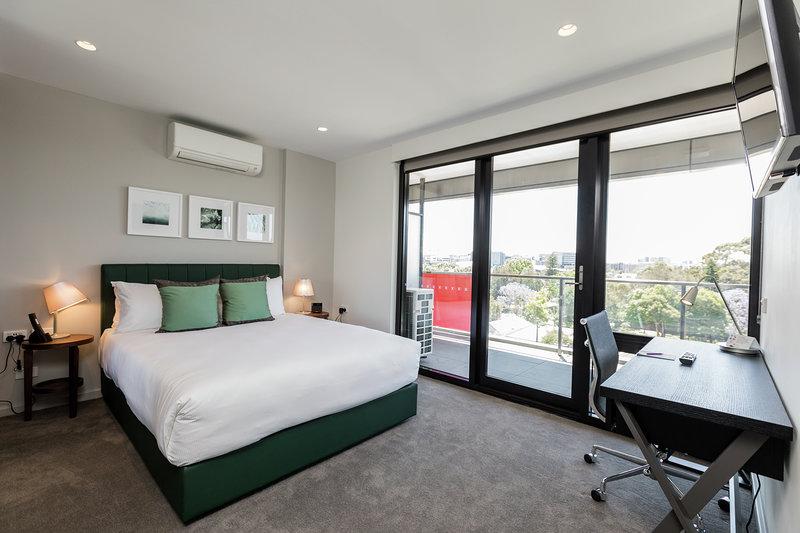 The Branksome Hotel & Residences Sidney Exterior foto A bedroom at the hotel