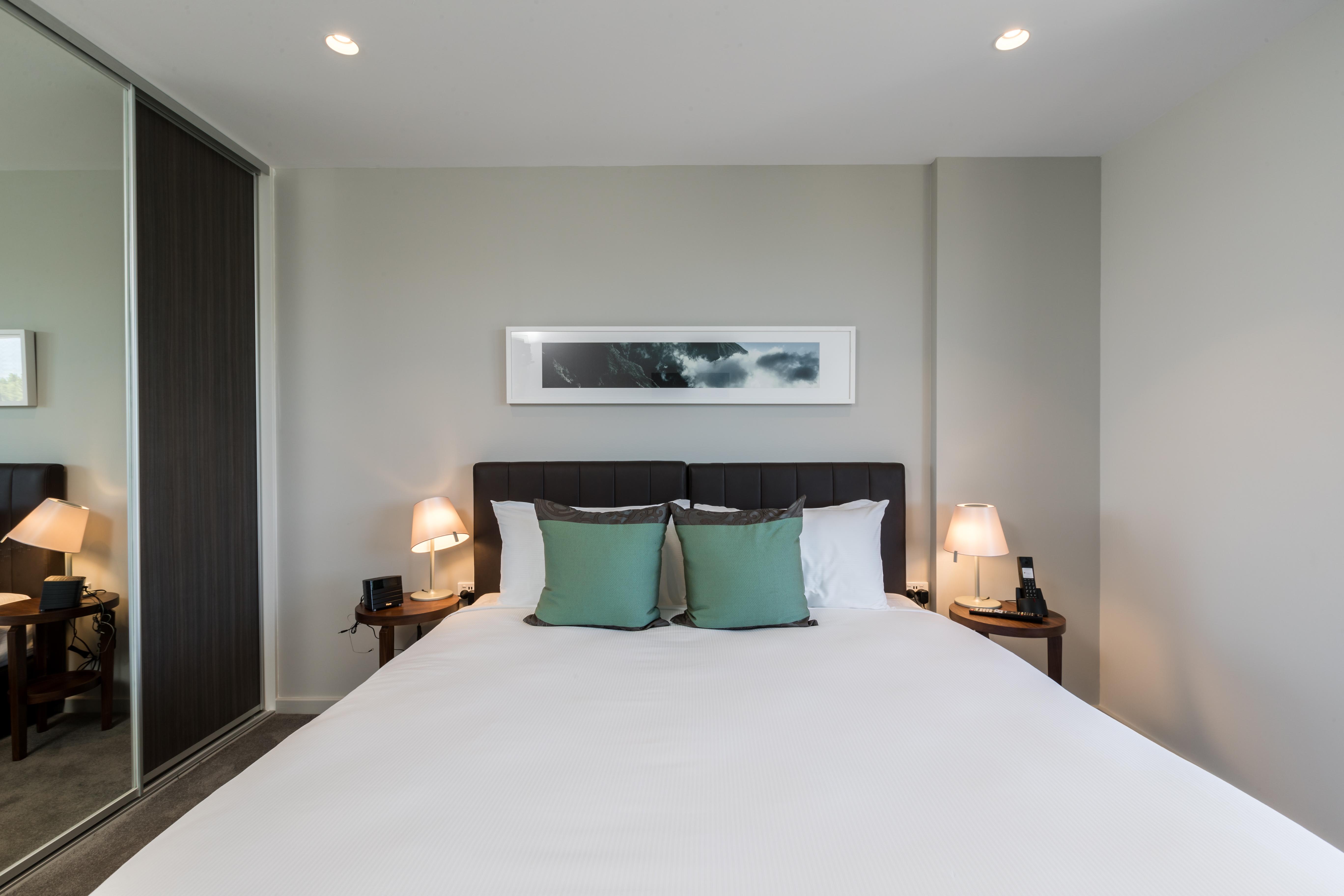 The Branksome Hotel & Residences Sidney Exterior foto A bedroom at the hotel