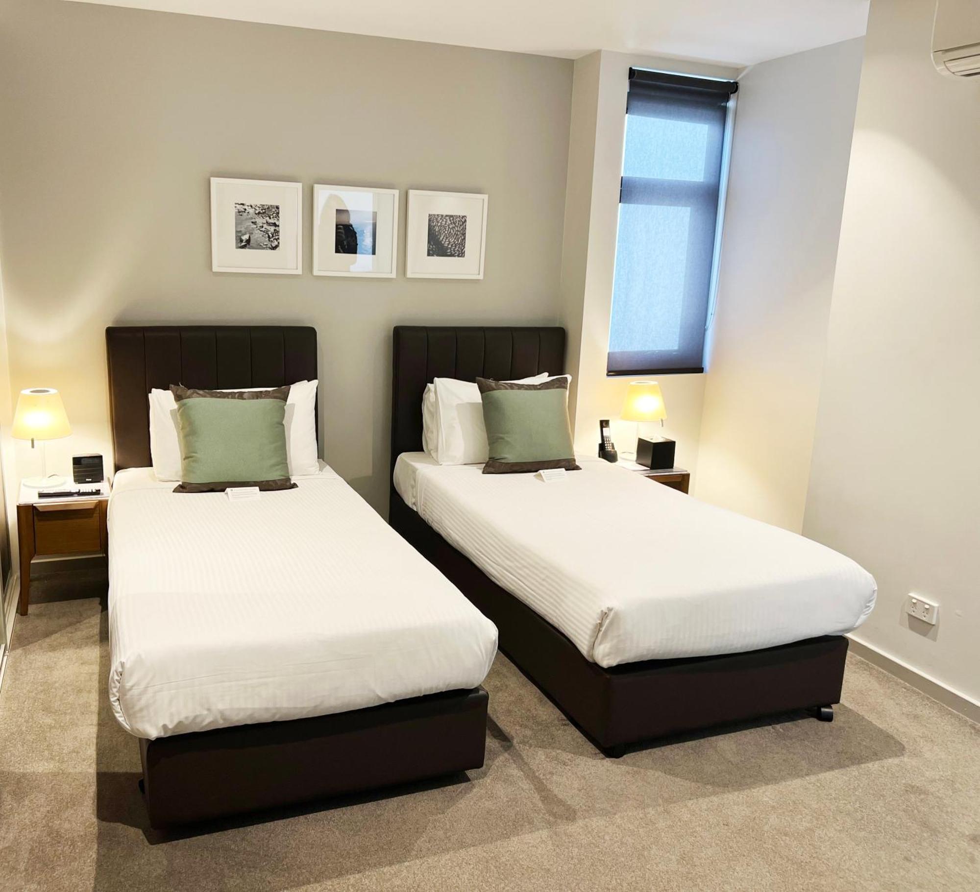 The Branksome Hotel & Residences Sidney Exterior foto Two single beds