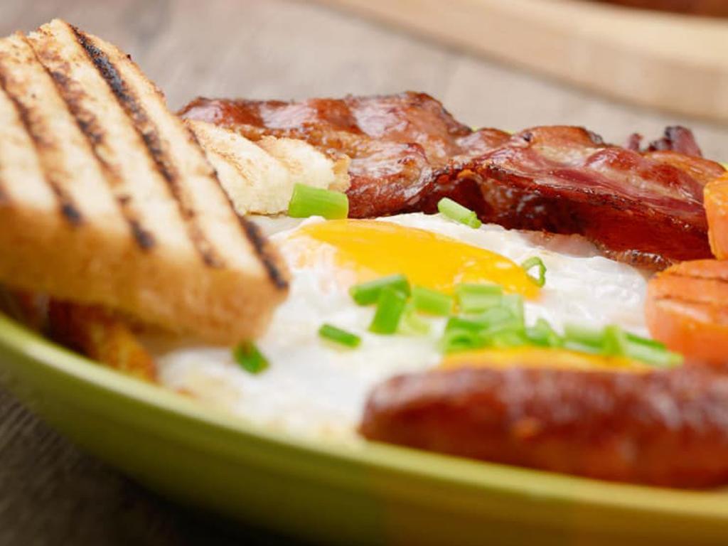 The Branksome Hotel & Residences Sidney Exterior foto A typical American breakfast