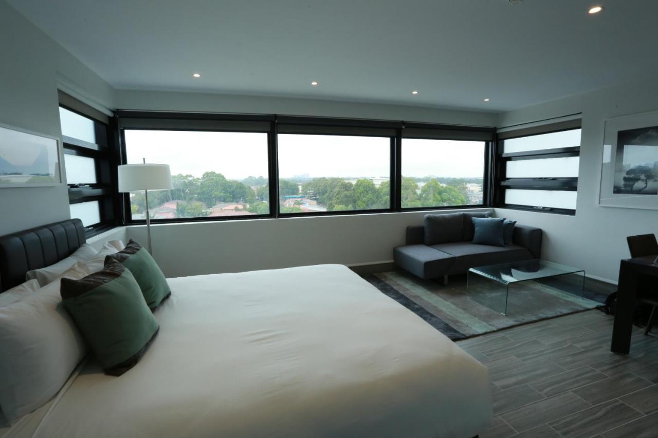 The Branksome Hotel & Residences Sidney Exterior foto A bedroom at the hotel