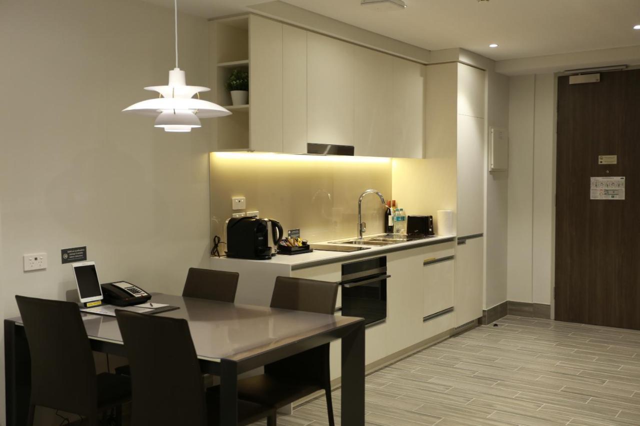 The Branksome Hotel & Residences Sidney Exterior foto A kitchen in a serviced apartment in Hong Kong