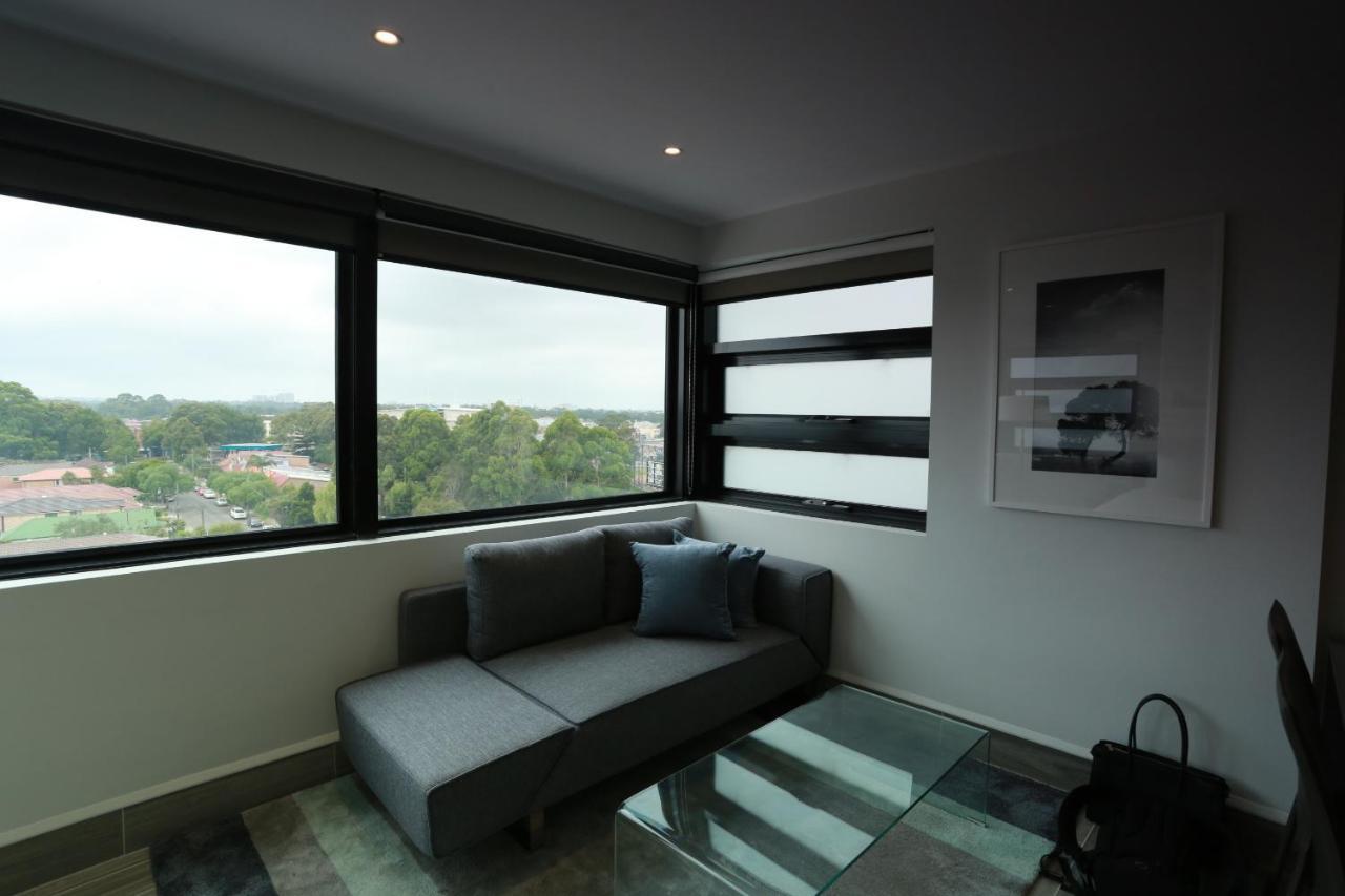 The Branksome Hotel & Residences Sidney Exterior foto A glass floor in a penthouse apartment