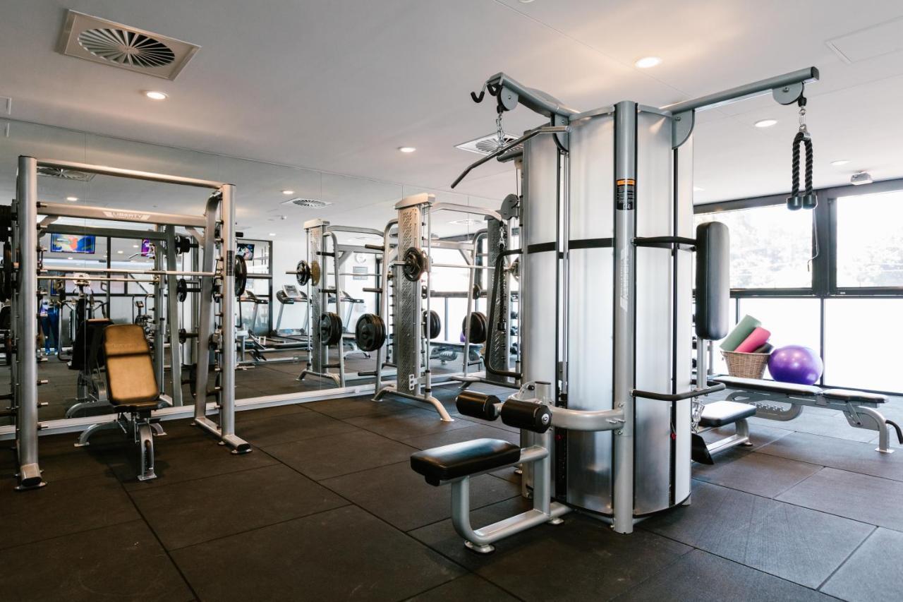 The Branksome Hotel & Residences Sidney Exterior foto The gym at the 1001 Club